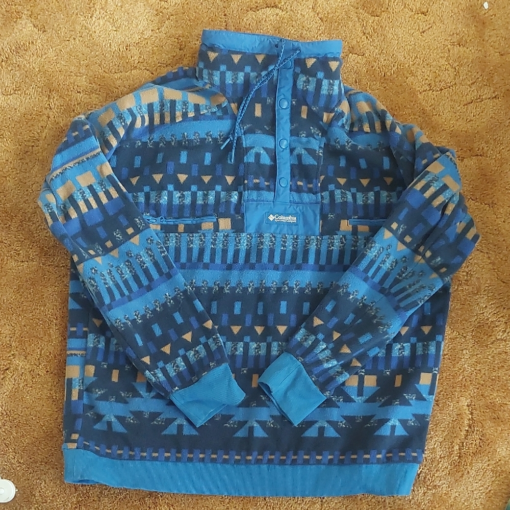 Columbia Blue and Tan Geometric Pullover